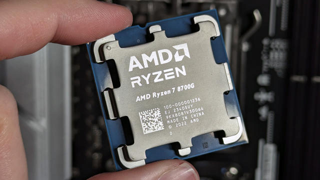 AMD Ryzen™ 7 8700G with Wraith Spire Cooler - Ryzen 7 8000 G-Series Desktop Processor (8-Cores, 16-threads, 4.2GHz, Socket AM5, 65W)